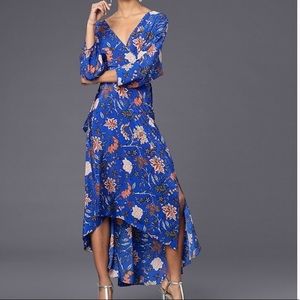 DVF Silk Wrap Kimono Sleeve Dress Blue Floral L. See photos for measurements.